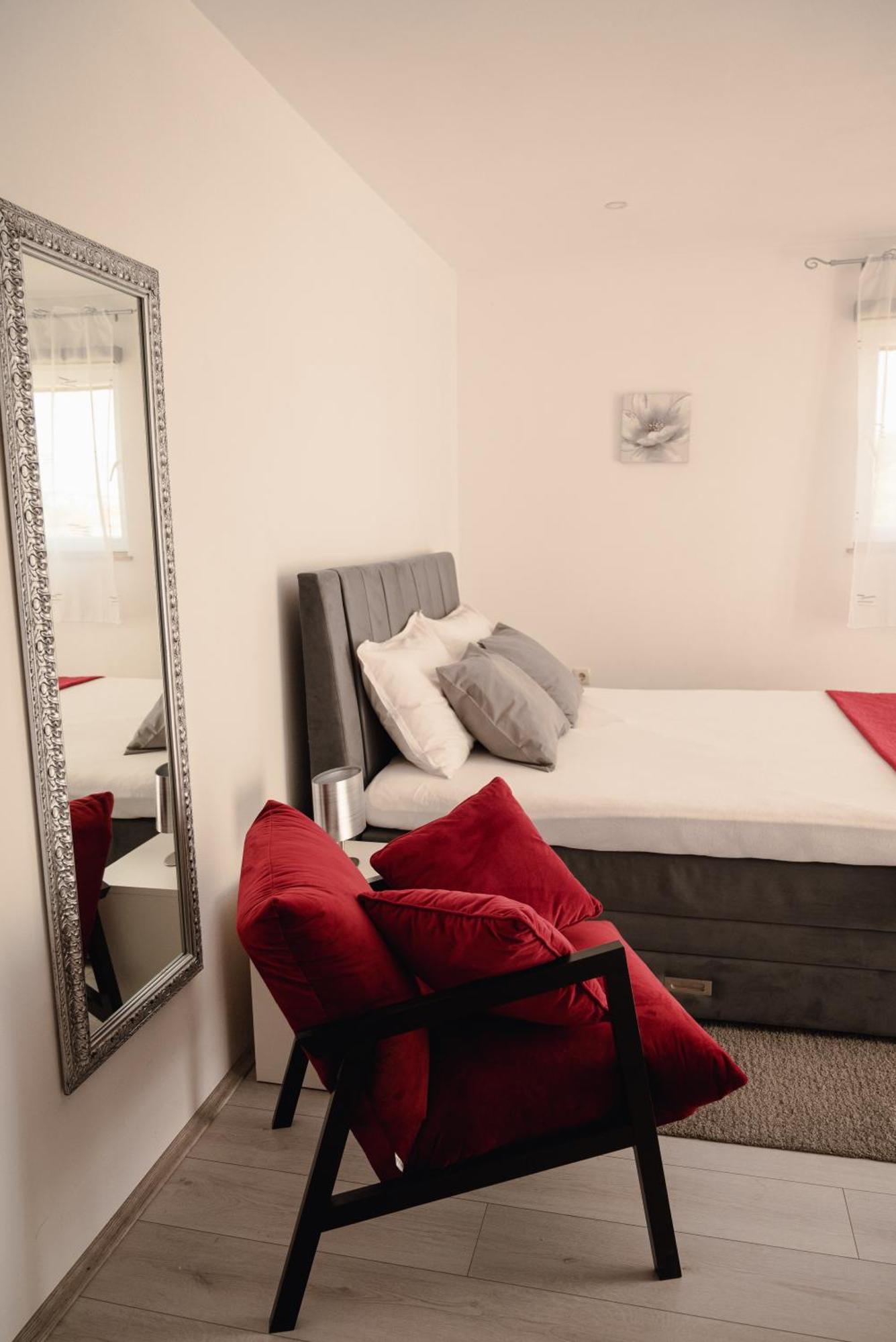 Natalija 4 Stars Apartment