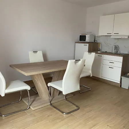 Apartmani Natalija 4 Stars Mrljane Exteriér fotografie
