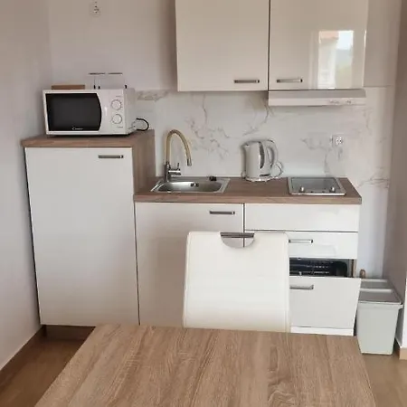 Apartmani Natalija 4 Stars Mrljane Exteriér fotografie