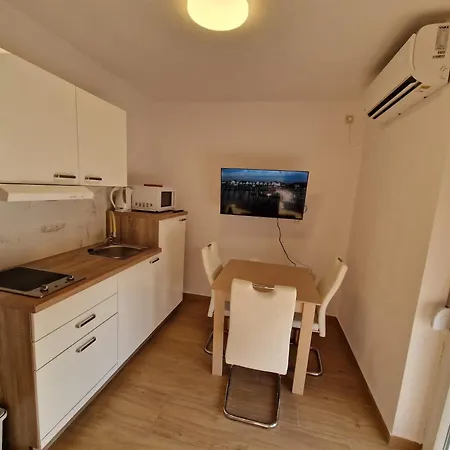 Apartmani Natalija 4 Stars Mrljane Exteriér fotografie