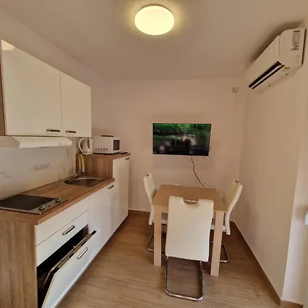 Apartmani Natalija 4 Stars Mrljane Exteriér fotografie