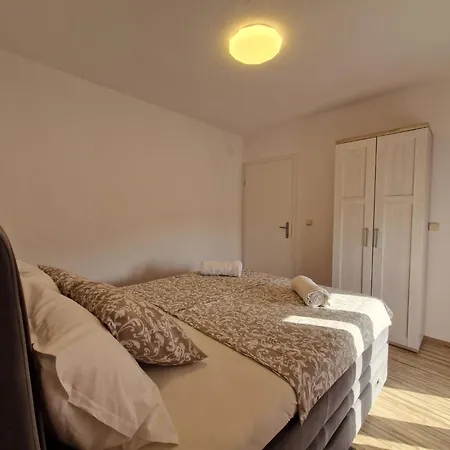 Apartmani Natalija 4 Stars Mrljane Exteriér fotografie