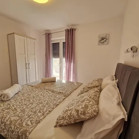 Apartmani Natalija 4 Stars Mrljane Exteriér fotografie
