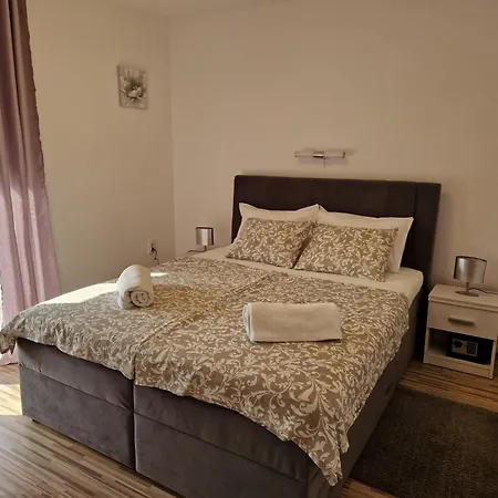 Apartmani Natalija 4 Stars Mrljane Exteriér fotografie