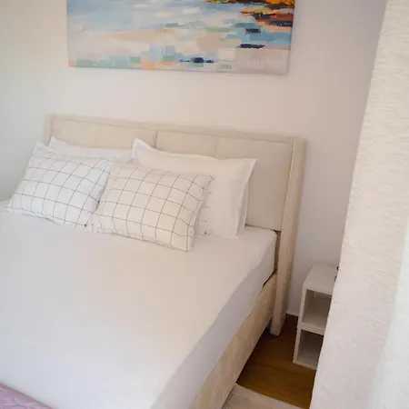 Apartmani Natalija 4 Stars Mrljane Exteriér fotografie