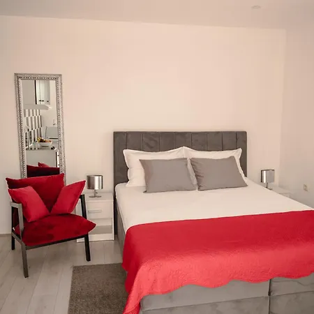 Apartmani Natalija 4 Stars Mrljane Exteriér fotografie