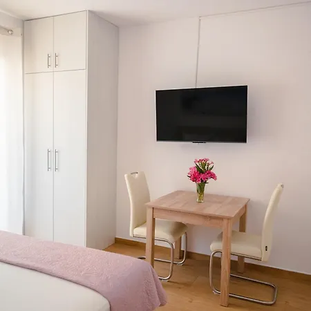 Apartmani Natalija 4 Stars Mrljane Exteriér fotografie