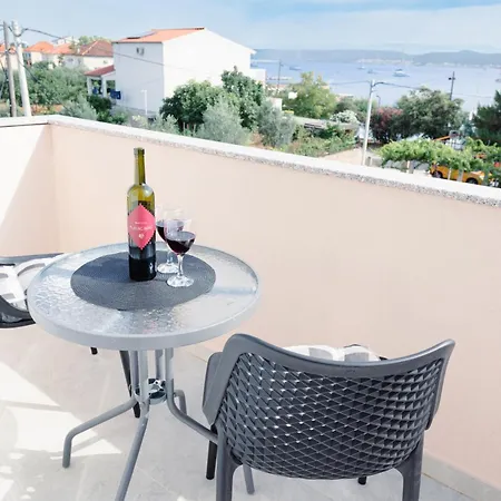 Apartmani Natalija 4 Stars Mrljane Exteriér fotografie
