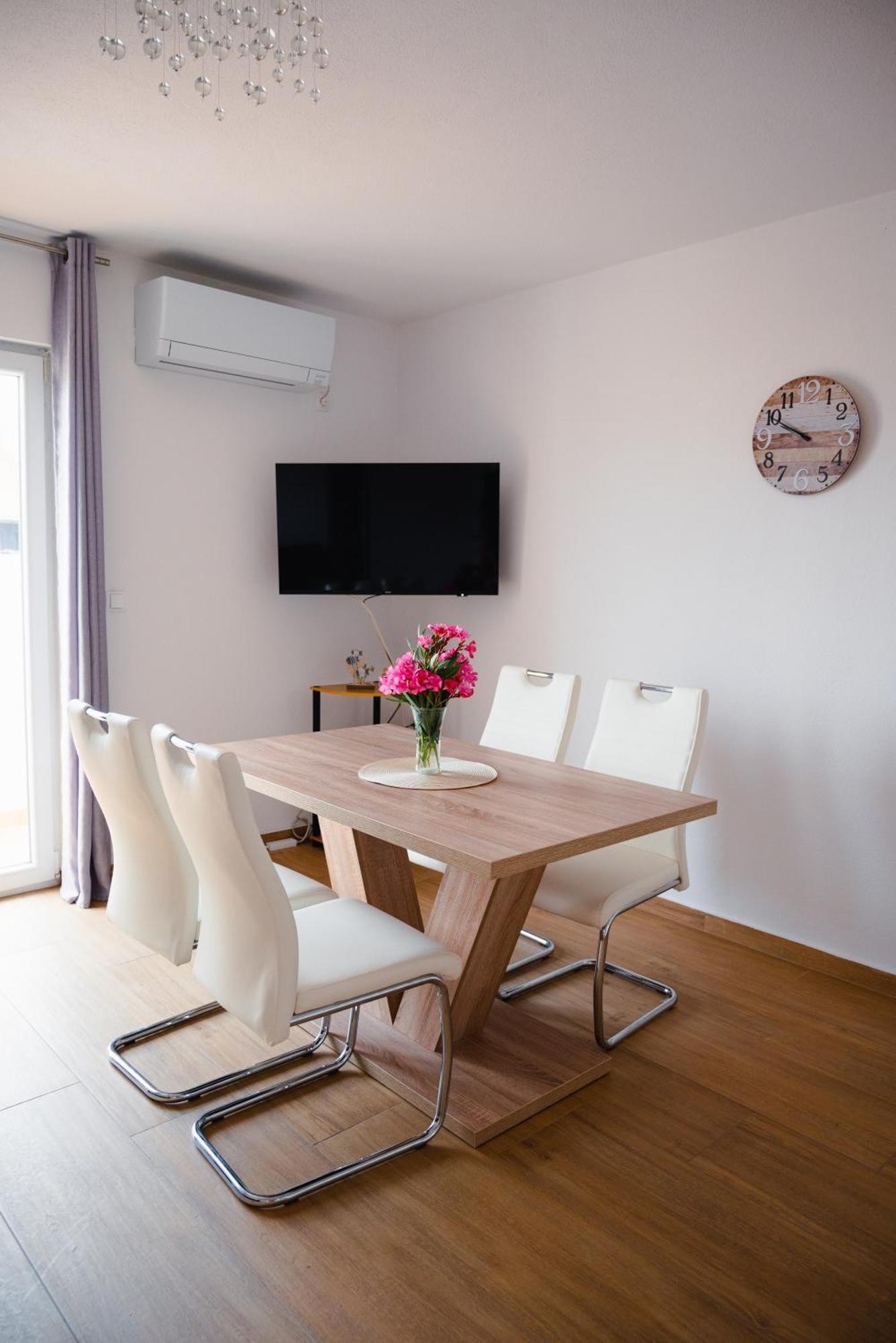 Natalija 4 Stars Apartment *