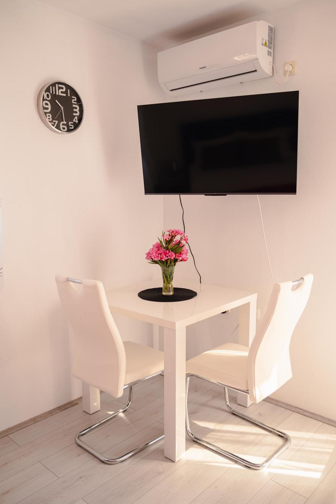 Natalija 4 Stars Apartment *
